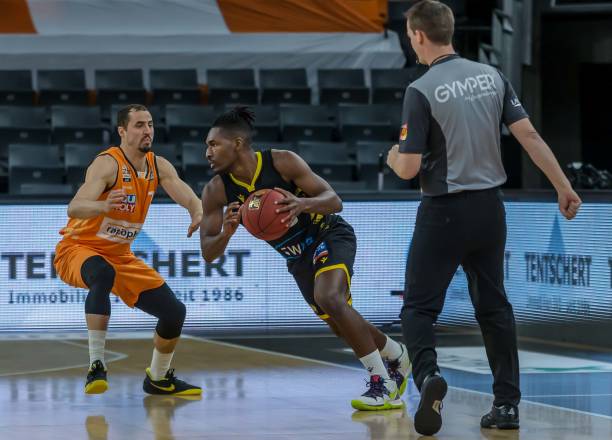 以顽强的防 以顽强的防